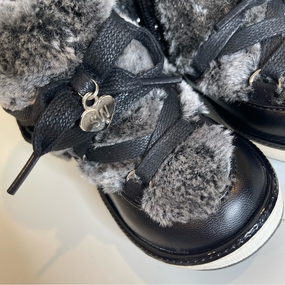 Stuart Weitzman Kids  Ariana Snow Boot - Picture 10 of 11